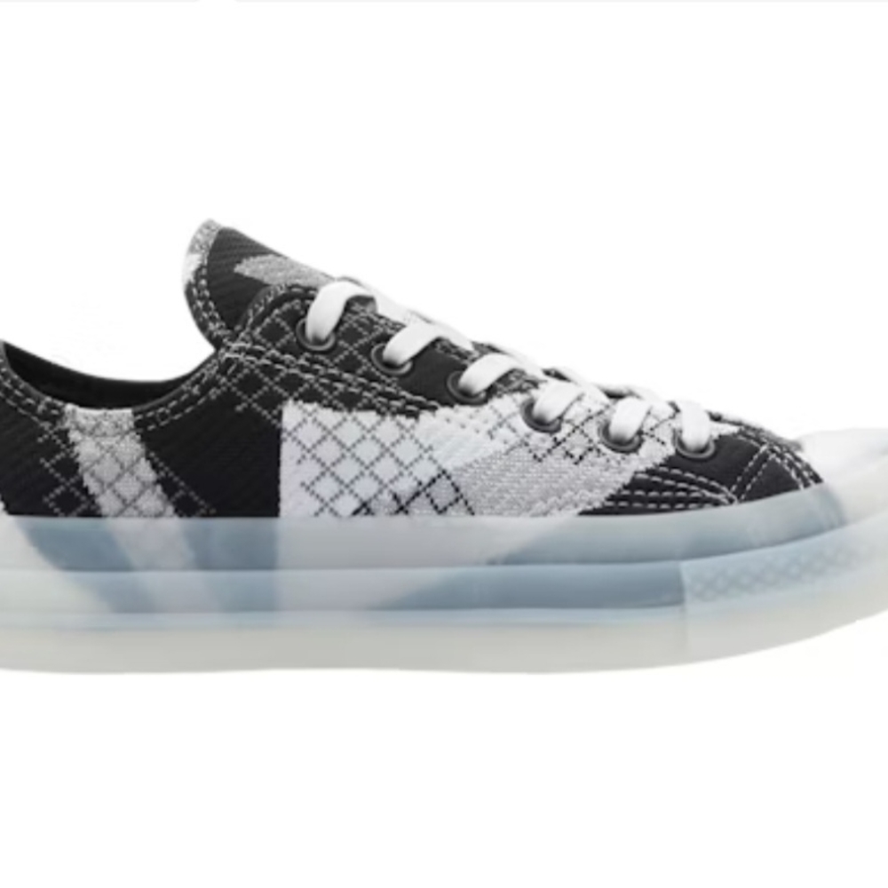 Rare Womens Size 7!  Brand NEW Converse Black and White Plaid Sneakers